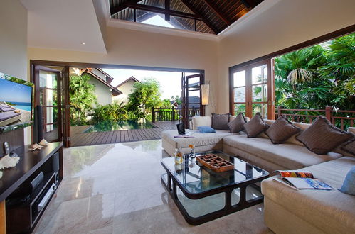 Foto 21 - Cliffront Tropical Villa Cantik