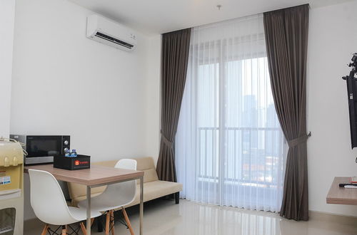 Photo 9 - Modern 1BR at Ciputra World 2 Apartment