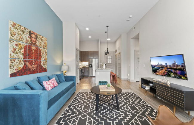 Grand 1BR King Suite Close to Downtown w Fast Wifi - Foto 1