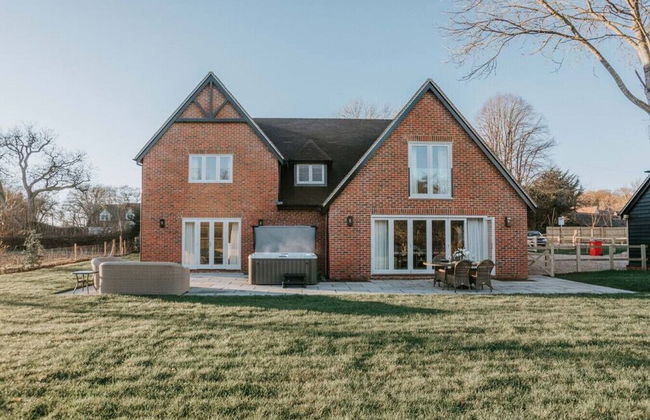 Hayward House Hot Tub Large Garden - From 1100 Per Night - Foto 2