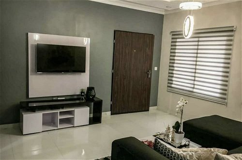 Foto 14 - Lovely 2-bedroom Apartment Located in Lekki