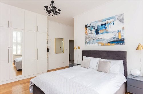 Photo 6 - Luxury 2 Bedroom Apartment With Large Garden & gym