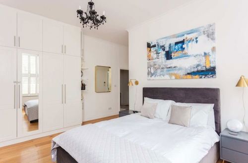 Photo 11 - Luxury 2 Bedroom Apartment With Large Garden & gym