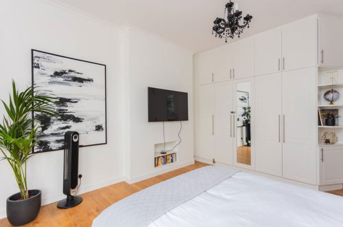 Photo 10 - Luxury 2 Bedroom Apartment With Large Garden & gym