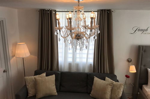 Photo 20 - Chandelier 202