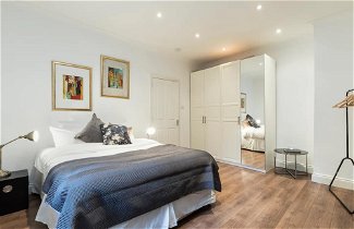 Photo 1 - Bright and Modern 2 Bedroom Apartment in Earl's Court