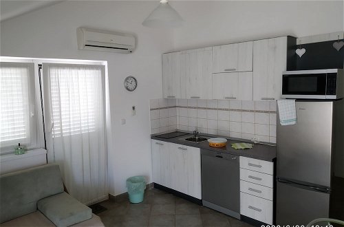 Foto 11 - Apartment for 4 Guests Near the Beach in Biograd, Lovely Garden Modern Furnished