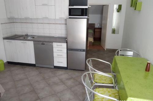 Foto 28 - Apartment for 4 Guests Near the Beach in Biograd, Lovely Garden Modern Furnished