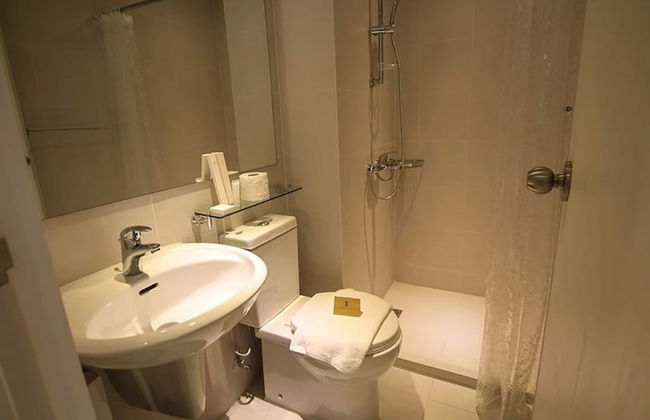 Azure Rio West Wave Pool 1 Bedroom near Airport - Photo 20