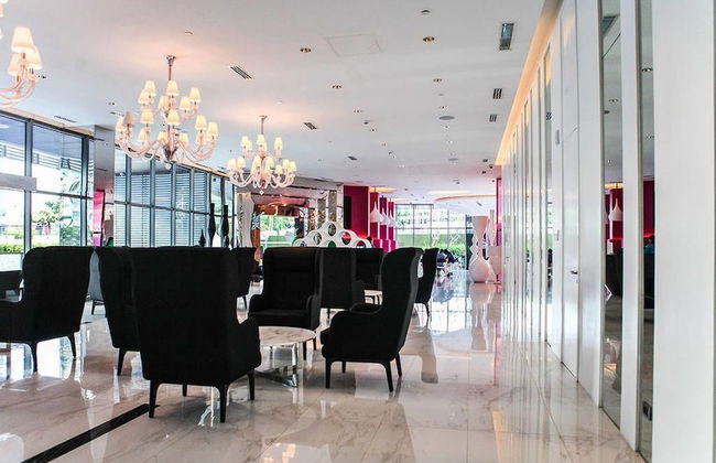 Azure Rio West Wave Pool 1 Bedroom near Airport - Photo 2