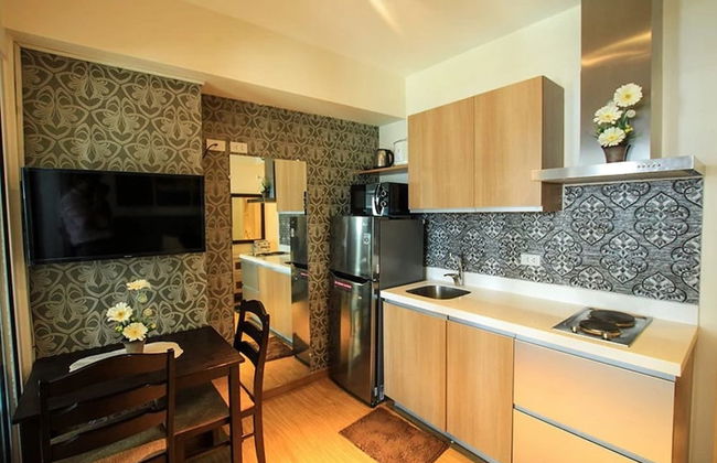 Azure Rio West Wave Pool 1 Bedroom near Airport - Photo 4