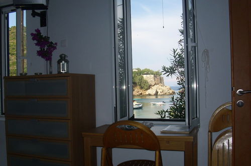 Foto 3 - Alkistis Cozy By The Beach Apt in Ikaria Island, Therma Ground Floor