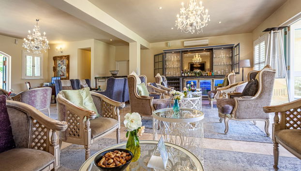 Coin salon dans le hall