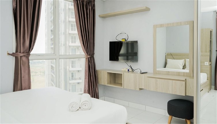 Photo 1 - Cozy Living And Simply Studio Room At Casa De Parco Apartment