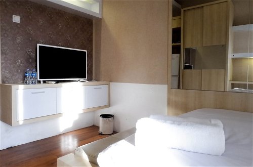 Photo 12 - Calm And Relaxing Studio At Puri Mas Apartment