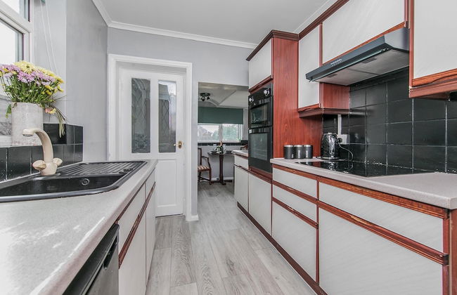 4br-sleeps10-parking-garden - Foto 9