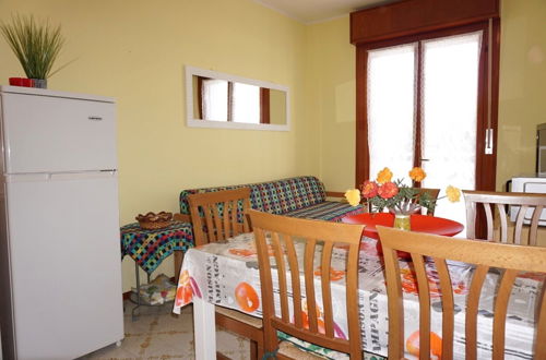 Foto 4 - Central Flat, 130m From the Beach With Shared Pool