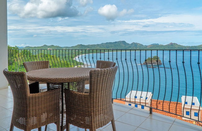 Ocean View Luxury Condo at Flamingo Towers - Foto 1