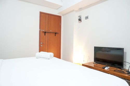 Photo 3 - Comfortable Studio Apartment at Green Park View