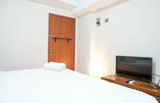 Foto 3 - Comfortable Studio Apartment at Green Park View