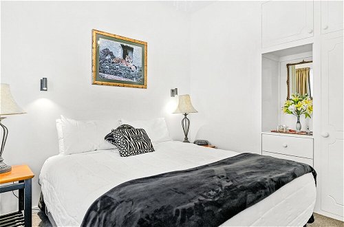 Photo 17 - La Voyageur Apartments