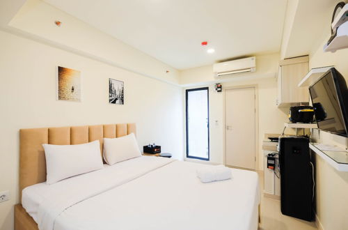 Photo 2 - Cozy Living And Comfortable Studio Room At Meikarta Apartment
