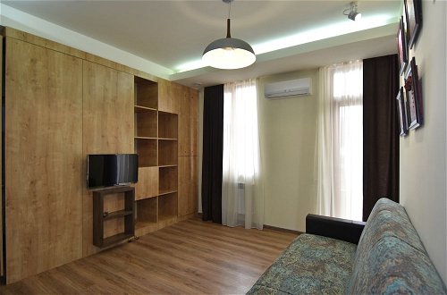 Photo 9 - Gallery Apartment A