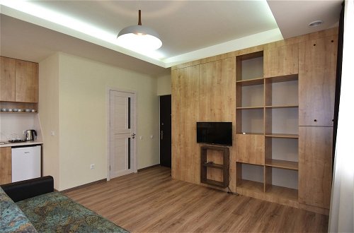 Photo 10 - Gallery Apartment A