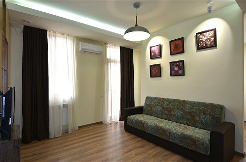 Photo 7 - Gallery Apartment A