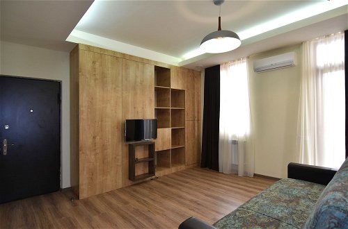 Photo 14 - Gallery Apartment A