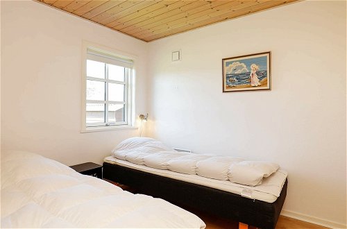 Photo 12 - 8 Person Holiday Home in Blavand