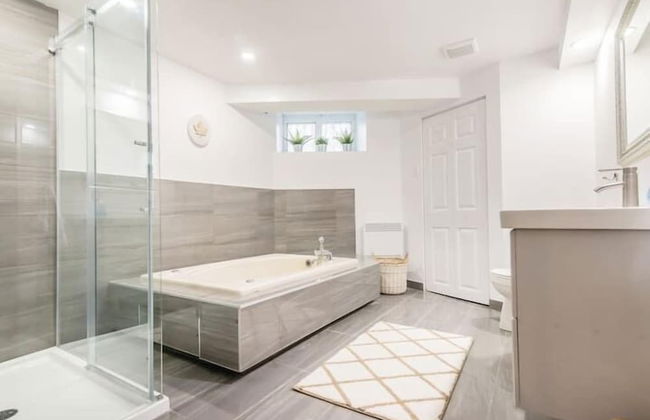Modern Meets Rustic - 2 Bdrm Old Quebec - Foto 17