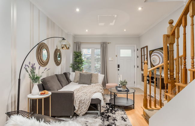 Homey & Elegant 3-bedroom House in the Annex - Photo 1