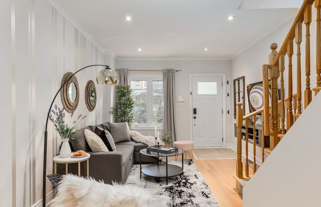 Homey & Elegant 3-bedroom House in the Annex - Photo 18