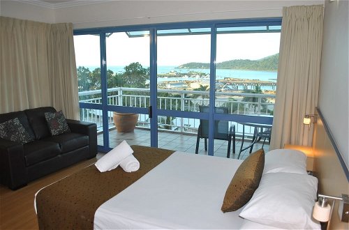 Photo 2 - Coral Sea Vista Apartments