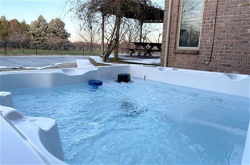 Photo 54 - GLOBALSTAY. Unique 5BR Villa. Swimming Pool. HOT TUB