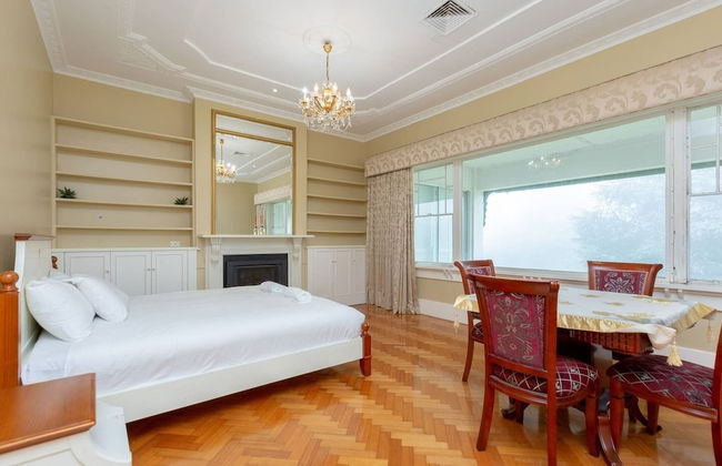 Classic 5 Beds Mt Dandenong Resort - Photo 5