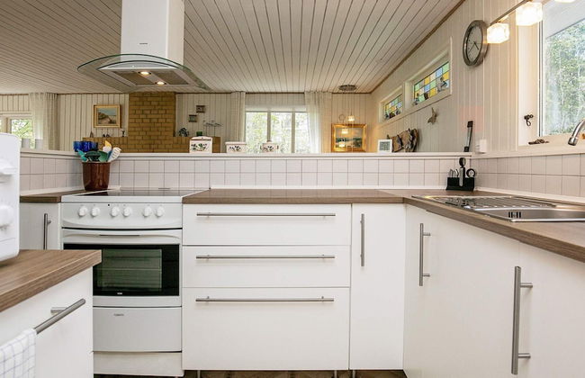 4 Person Holiday Home in Logstor - Foto 9