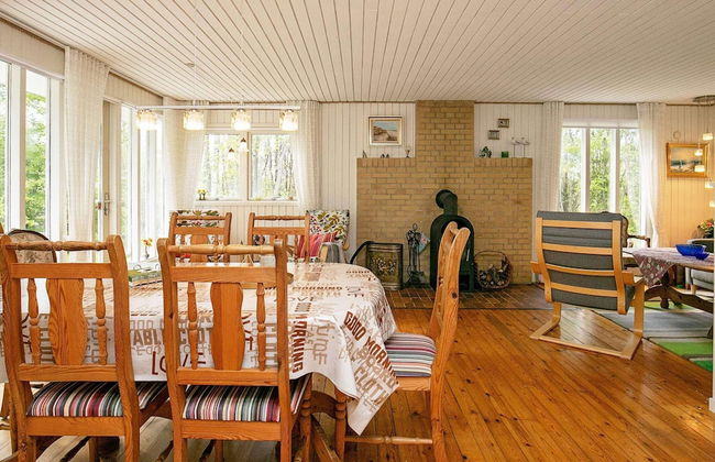 4 Person Holiday Home in Logstor - Foto 11