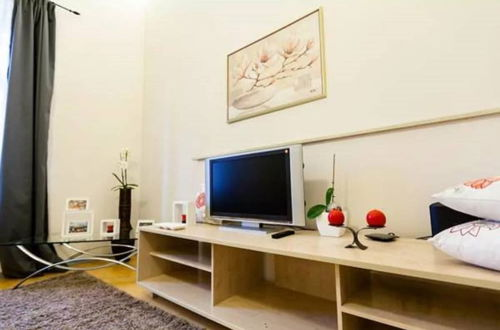 Photo 11 - 2 Bedroom Apartment near Town Hall