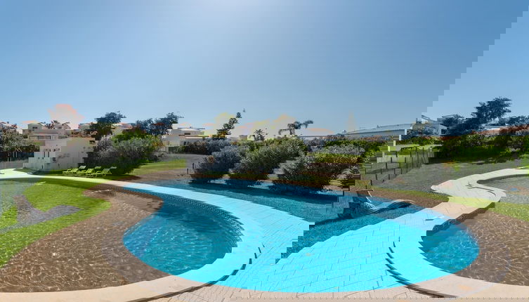 Foto 1 - BnB Homes Luxurious Apartment With 2 Bedrooms