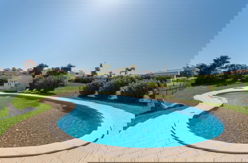 Foto 1 - BnB Homes Luxurious Apartment With 2 Bedrooms