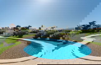 Foto 1 - BnB Homes Luxurious Apartment With 2 Bedrooms