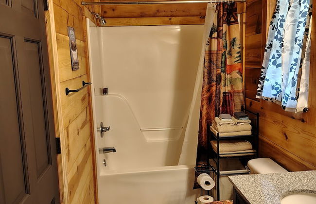 Anglers Riverfront Cabins - Photo 25