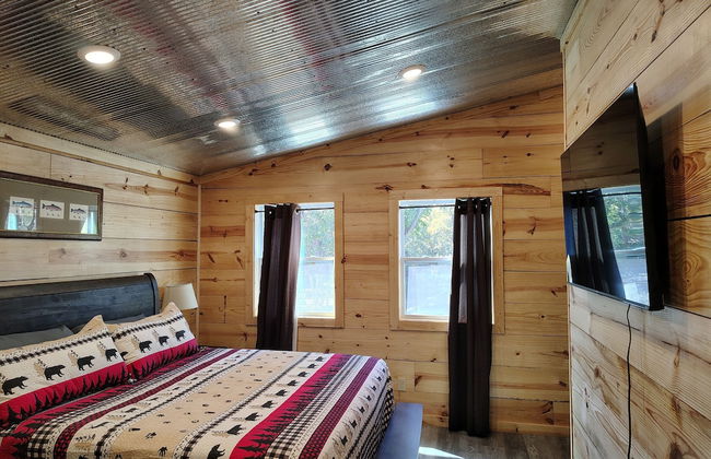 Anglers Riverfront Cabins - Photo 8