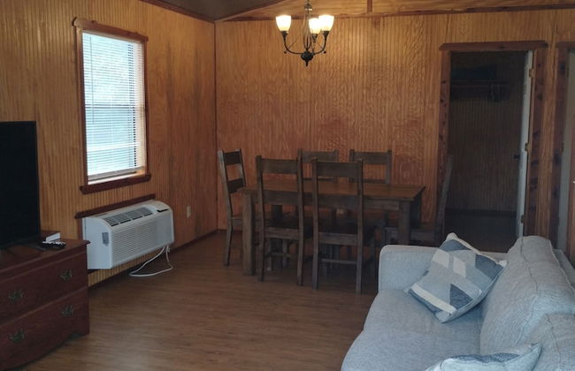 Anglers Riverfront Cabins - Photo 15