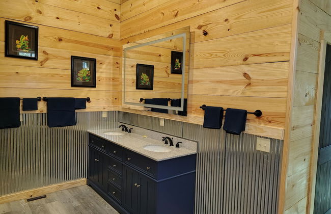 Anglers Riverfront Cabins - Photo 24
