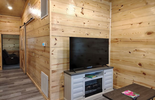 Anglers Riverfront Cabins - Photo 17