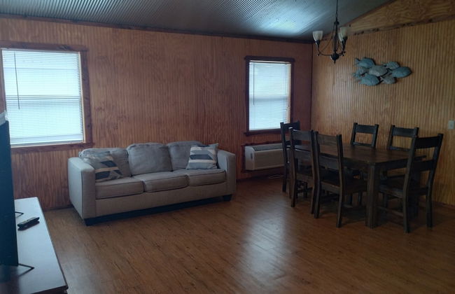 Anglers Riverfront Cabins - Photo 16
