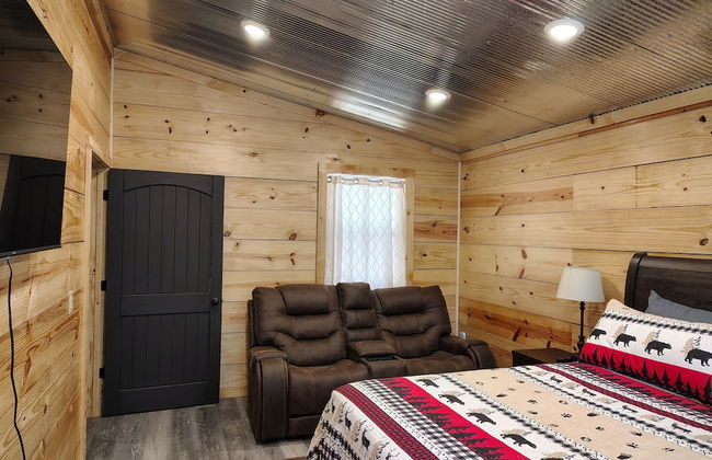 Anglers Riverfront Cabins - Photo 9